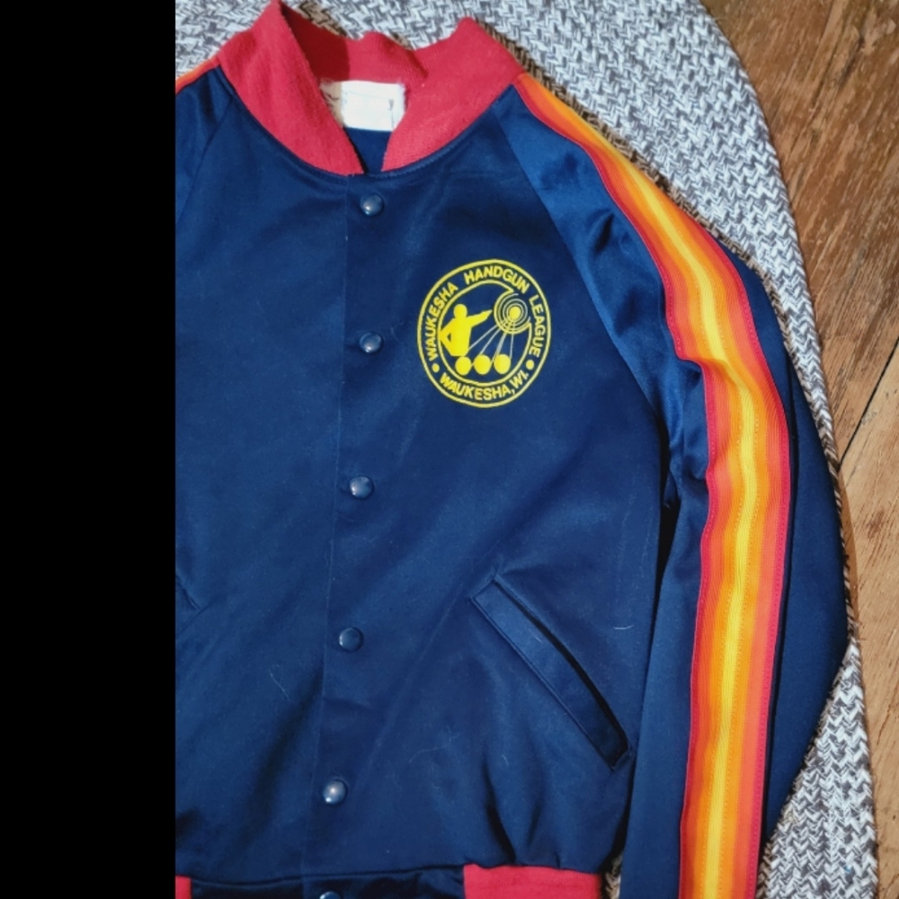 ILGWU true Vintage HANDGUN LEAGUE Of WI Multi Rainbow Striped Sleeve Jacket USA